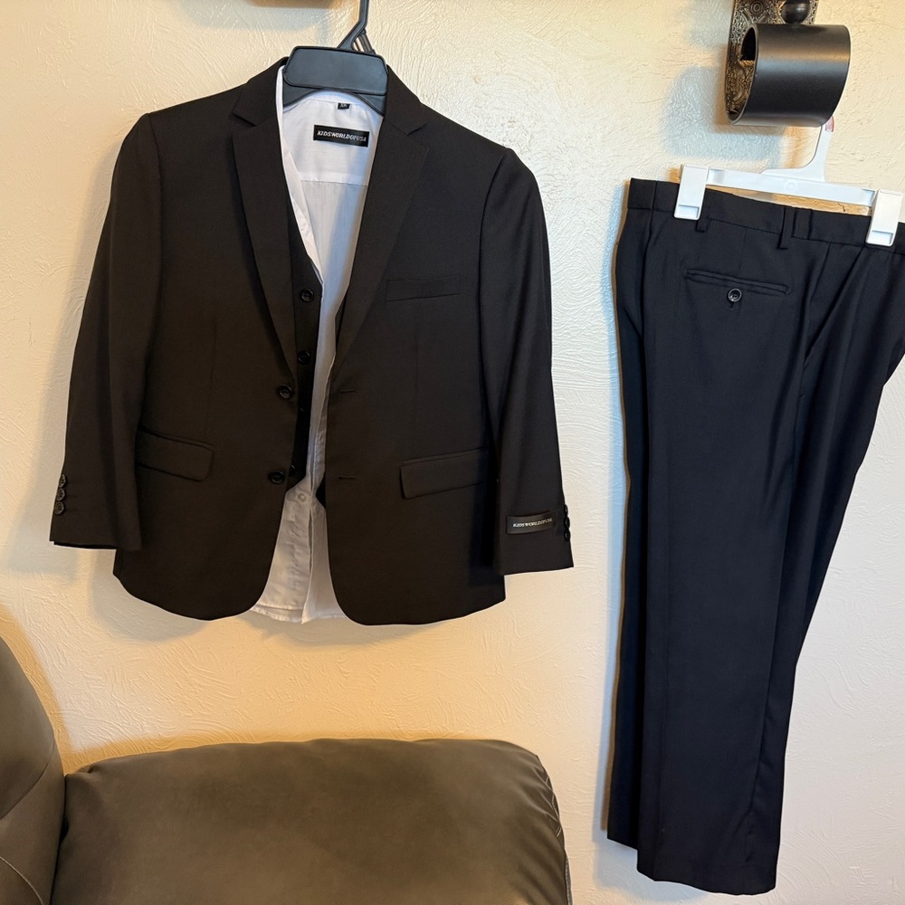 Nice KIDSWORLDOFUSA 4 pc Elegant Black Suit for Big Boys size 10H (Husky)